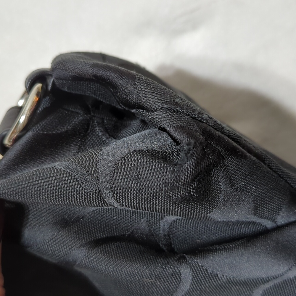 Coach Signature Hobo - Picture 11 of 13